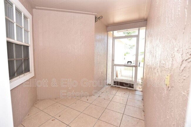 Building Photo - 5357 St Lucia Dr