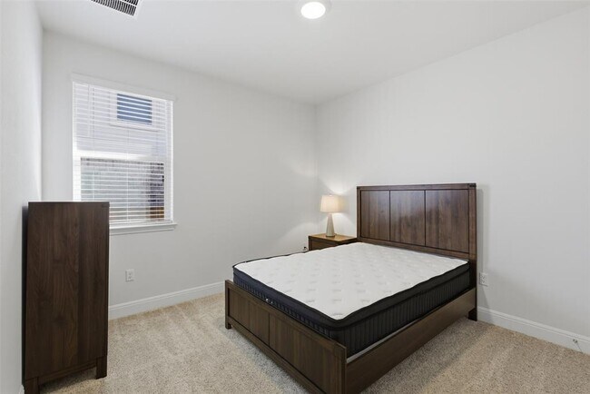 Building Photo - 17828 Bassano Ave