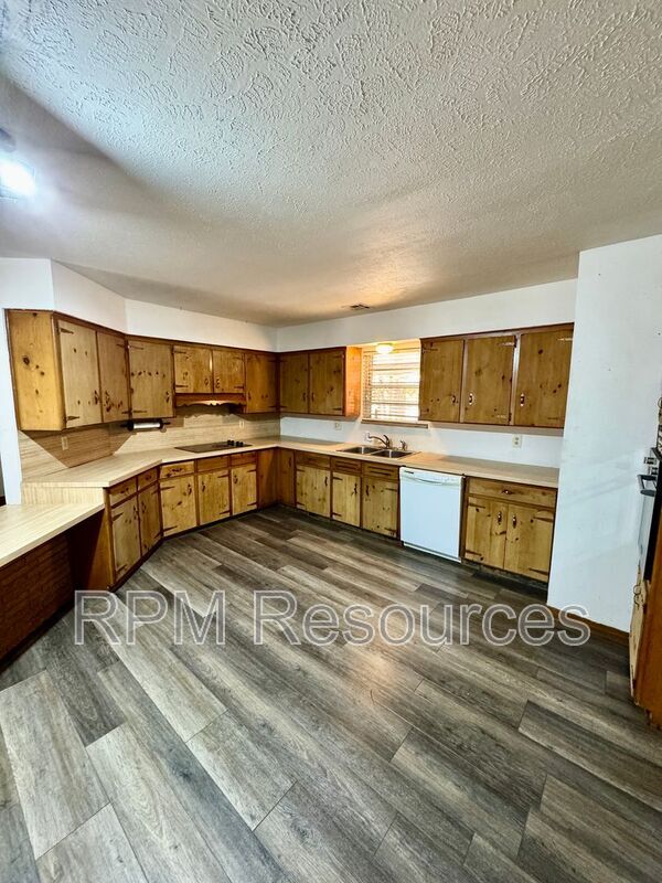 Building Photo - 1508 N Fordson Dr