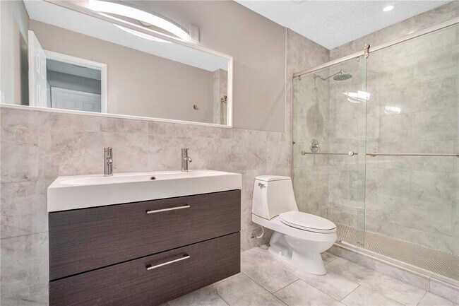 Building Photo - 111 Colyer Dr