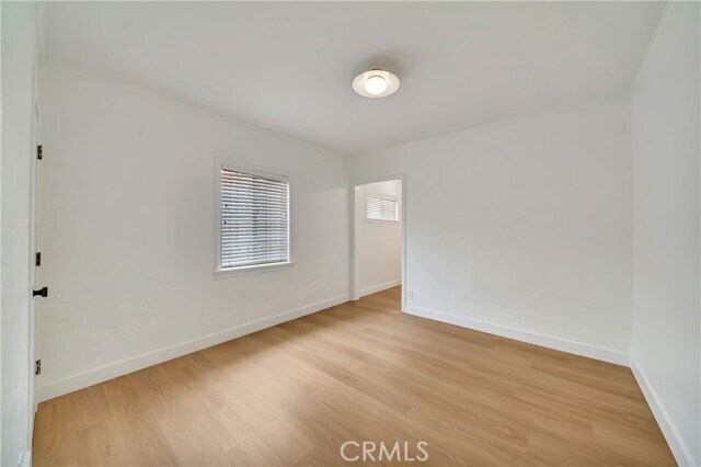 Building Photo - 546 S Beachwood Dr