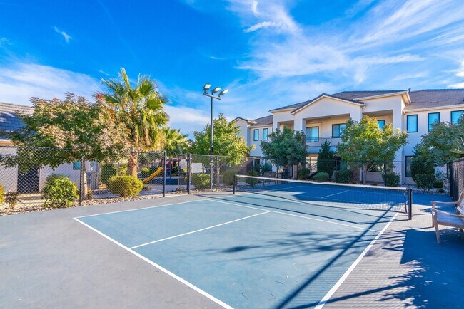 Building Photo - Flexible lease options! Spacious Townhome in Washington