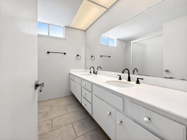 Building Photo - 76946 Kentucky Ave