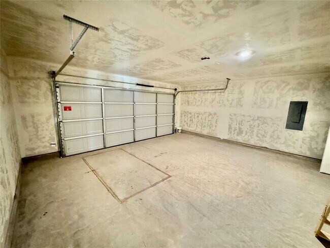Building Photo - 6100 Blackwood Ct