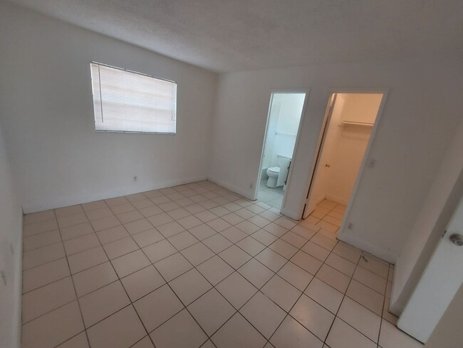 Building Photo - One bedroom for Rent in Pompano Beach