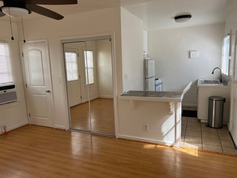 Building Photo - 1114 Tamarind Ave