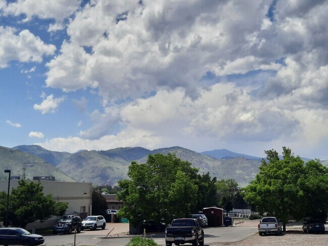 Building Photo - 2 bedroom near downtown Golden | Lots of natural light | Mountain views