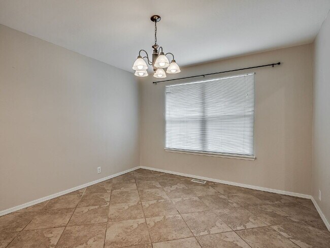 Building Photo - Updated 4-Bedroom Home with Spacious Layou...