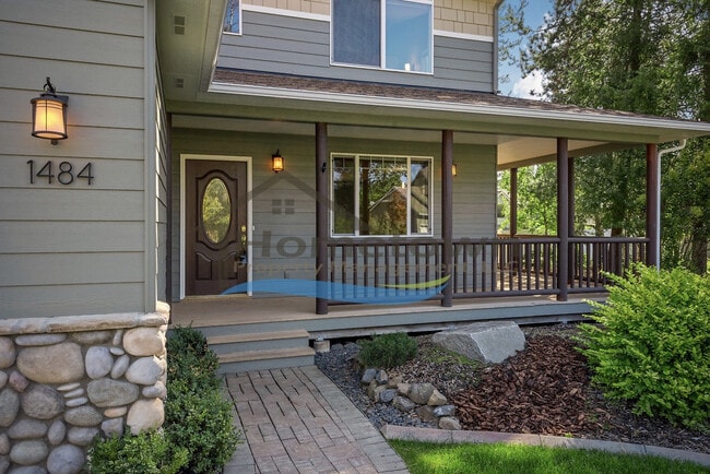 Building Photo - Beautiful Craftsman Home with Amazing Back...