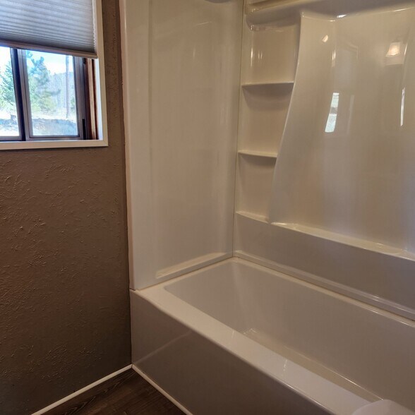 Building Photo - 1409 Old Wagon Rd