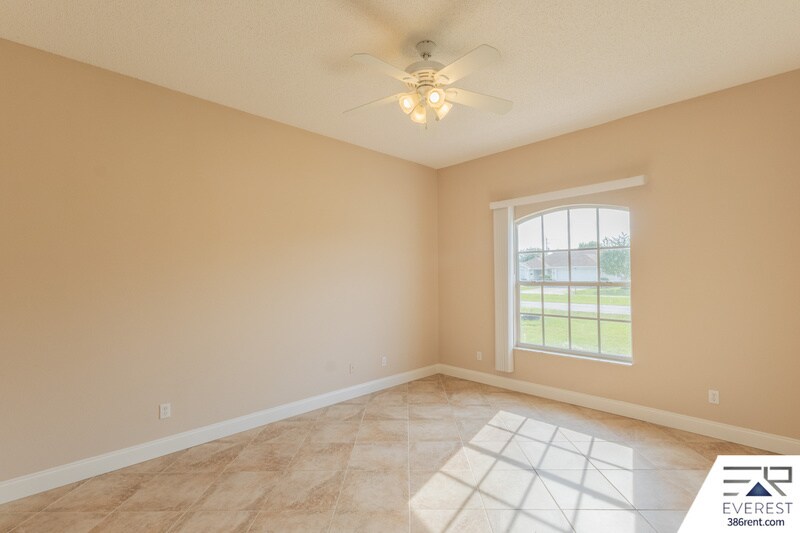 Building Photo - 14 Lysander Ln