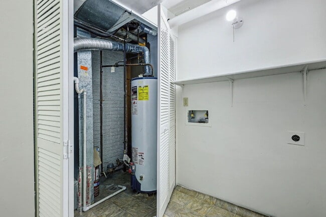 Building Photo - 2315 Lexington Village Ln