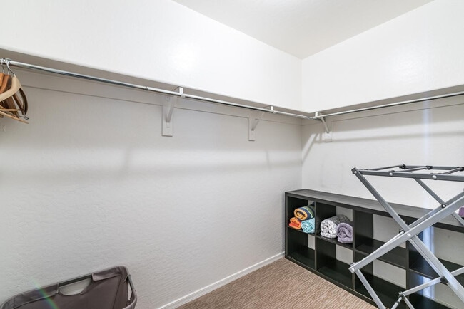 Building Photo - 1628 E Canyon Creek Dr
