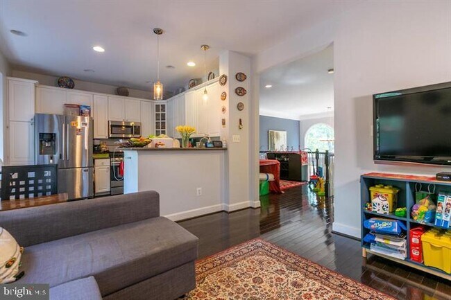Building Photo - 2519 Gadsby Pl