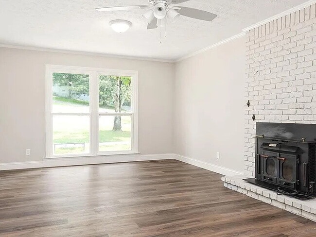 Building Photo - 1409 Robert Ln