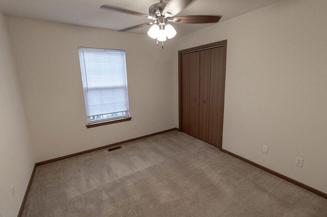 Building Photo - 5000 Derby Ridge Dr