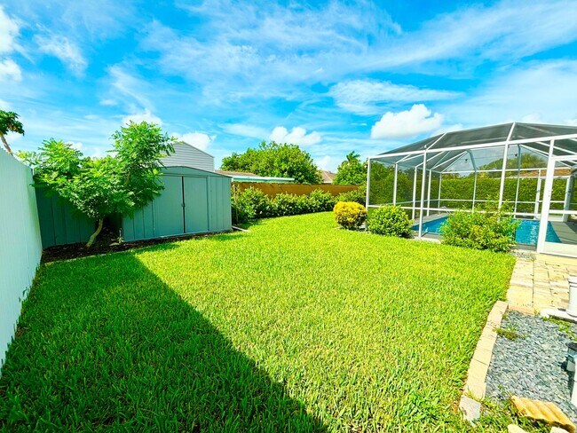 Building Photo - Newly Remodeled 3/2 with Pool