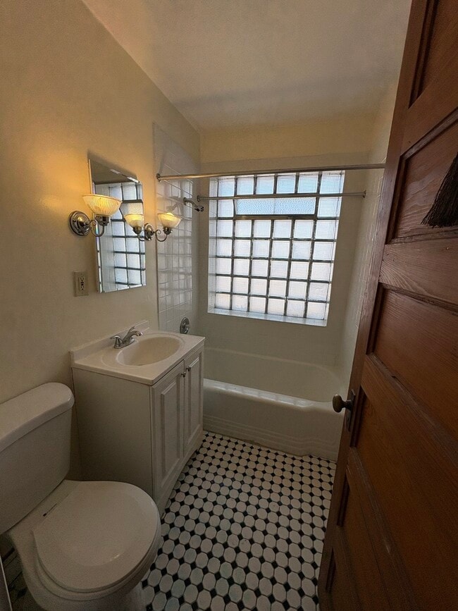 Building Photo - 5132 S Blackstone Ave