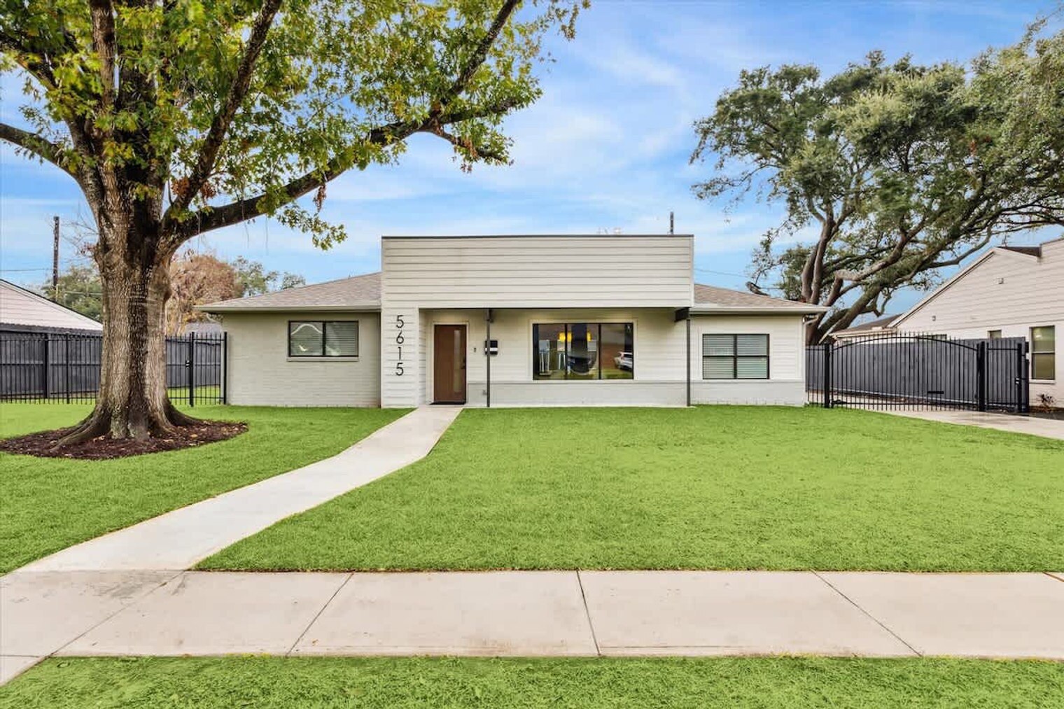 Building Photo - 5615 Cerritos Dr