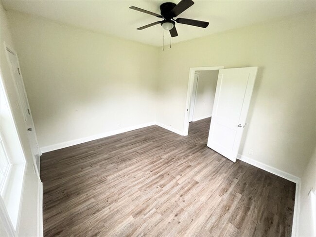 Building Photo - 1949-1949 8th St