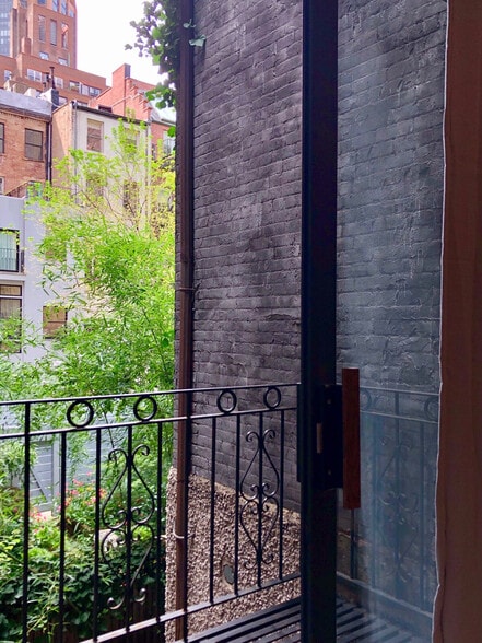 Building Photo - 124 E 37th St