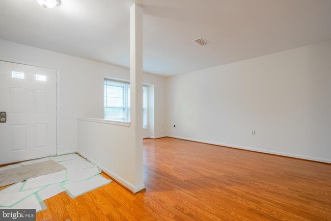 Building Photo - 14167 Royal Oak Ln