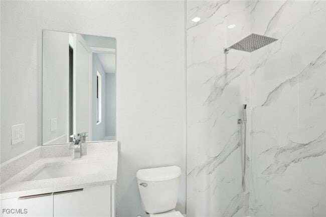 Building Photo - 872 Spaulding St E