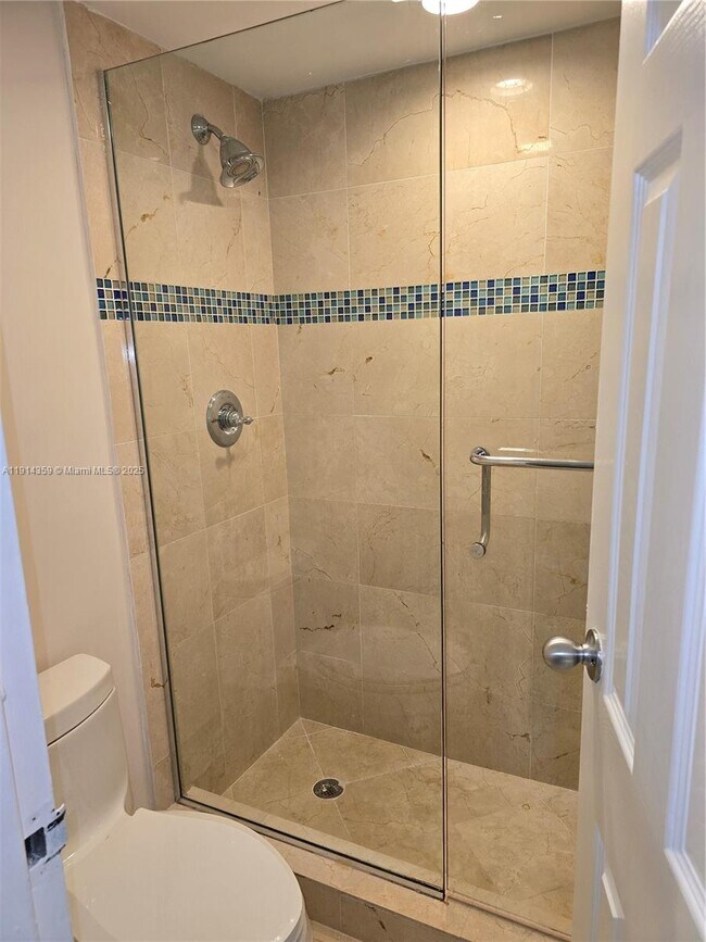 Building Photo - 100 Bayview Dr