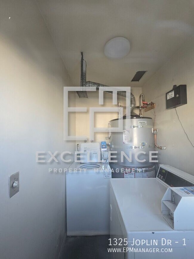 Building Photo - 1325 Joplin Dr