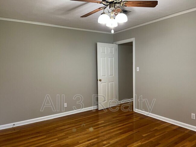 Building Photo - 950 Hillman St