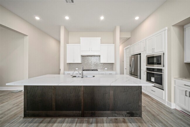Building Photo - 5914 Emerald Ranch Ln