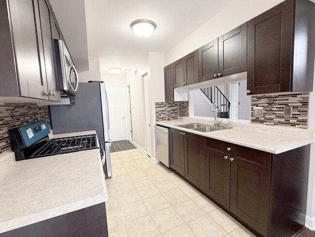 Building Photo - 223 Butternut Ln