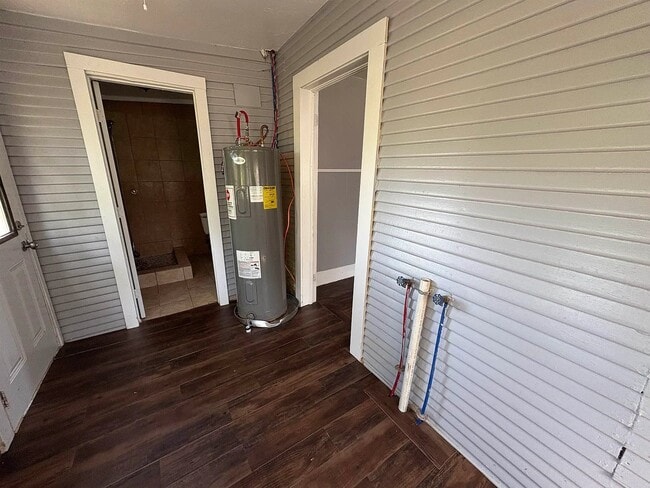 Building Photo - 314 W Mulberry Ave