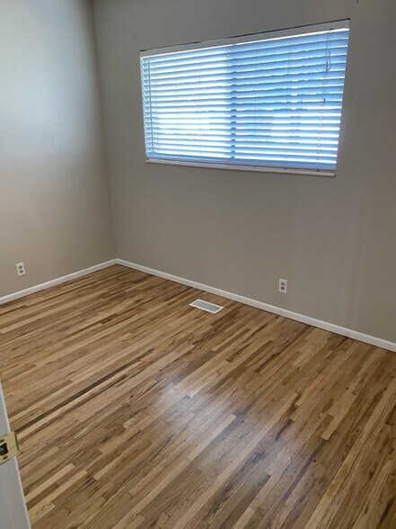 Building Photo - 2639 S 400 E