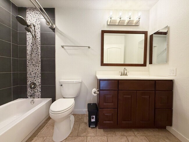 Building Photo - Stunningly Upgraded 3 Bed/2.5 Bath Home