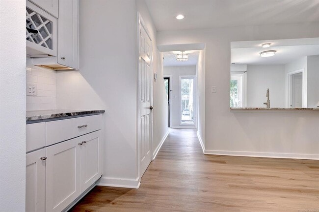 Building Photo - 106 Harrops Glen