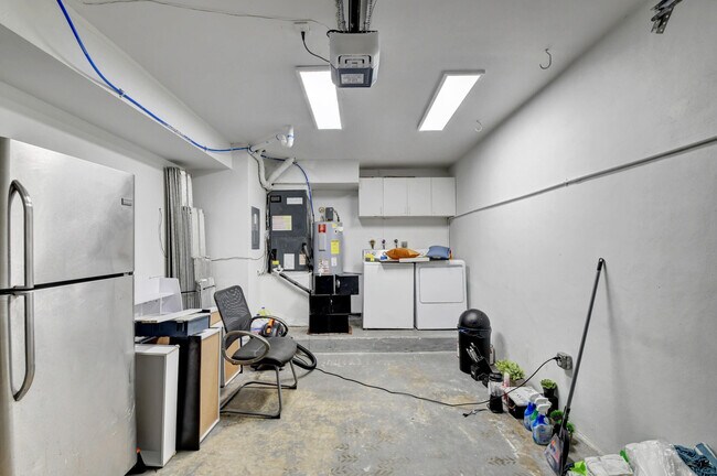 Building Photo - 2482 Sundy Ave