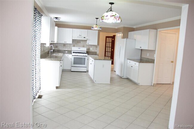 Building Photo - 40690 Bluesprings Ct