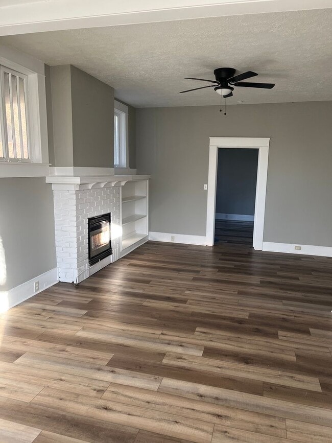 Building Photo - 100 S Main Ave