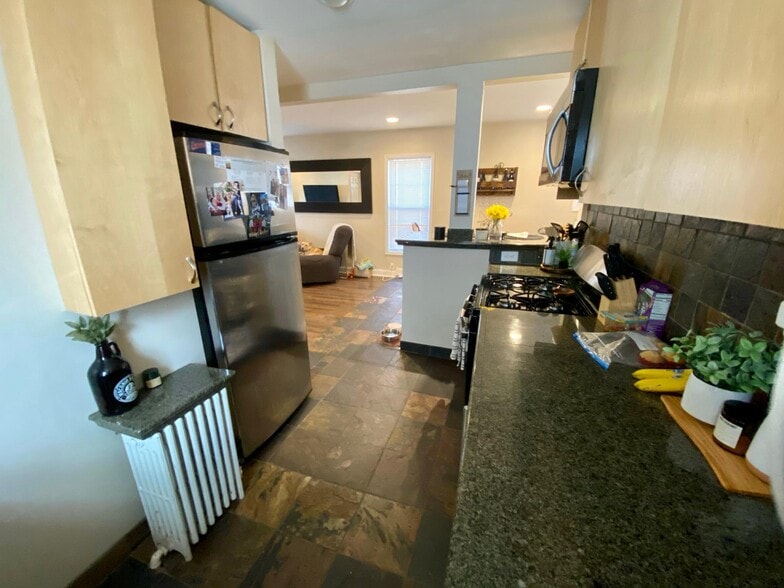 Unit 1 - 4538 Wentworth Ave