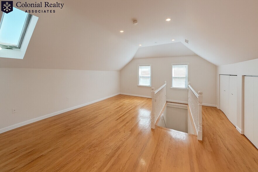 Building Photo - 85 Putnam St