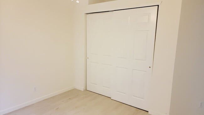 Building Photo - Lovely 3 bedroom 2 bath located in West El...