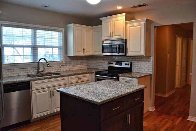 Building Photo - 3213 26th St