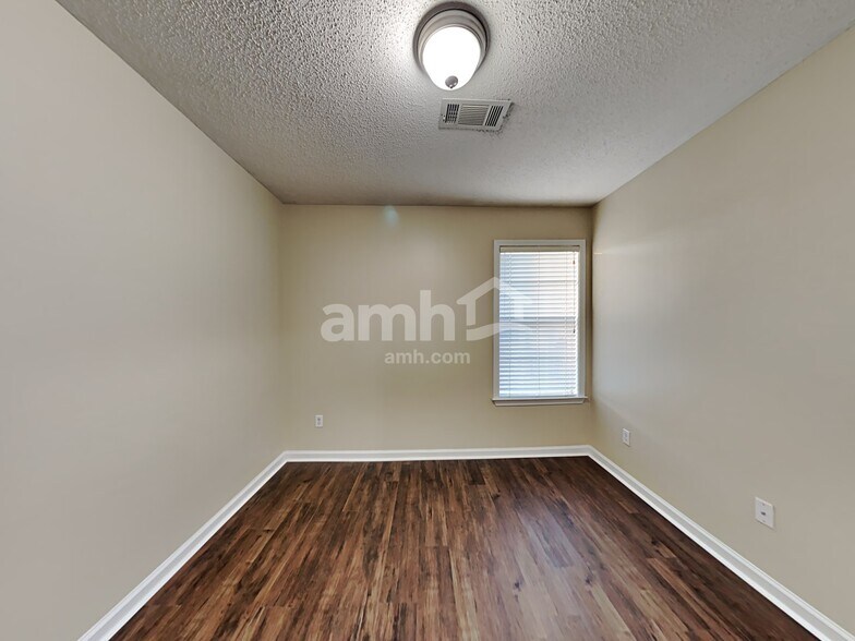 Building Photo - 3047 Valley Green Ln
