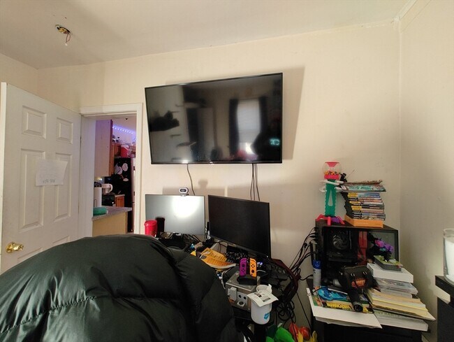 Building Photo - 9 Medford St