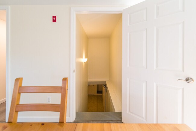 Building Photo - 5 Douglass St