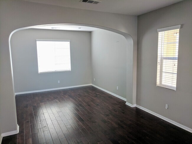 Building Photo - Available Now! Clean and move in ready 4 Bedroom Home in Murrieta
