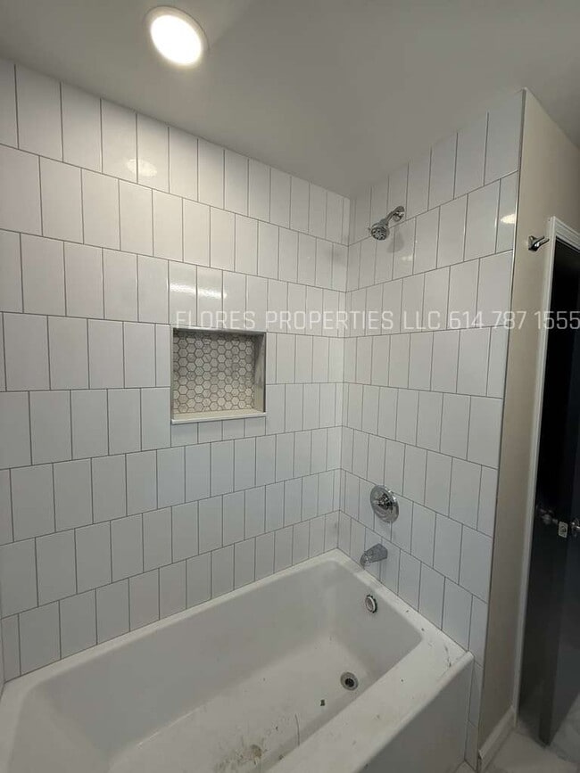 Building Photo - 4406 Glenmawr Ave