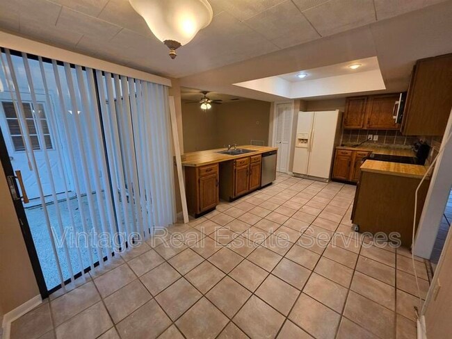 Building Photo - 4604 Landscape Dr