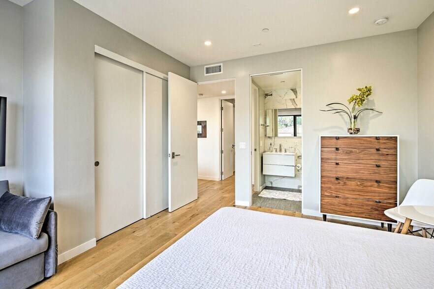 Building Photo - 1010 5th St